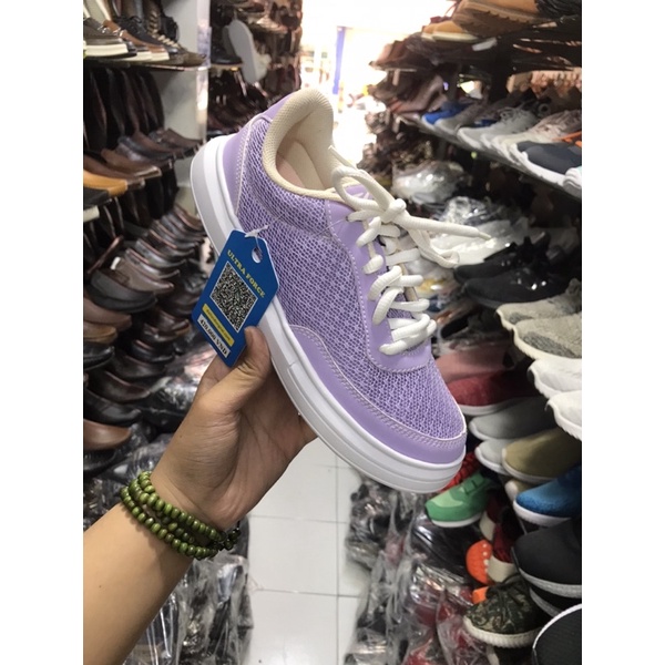 Giầy thể thao nữ