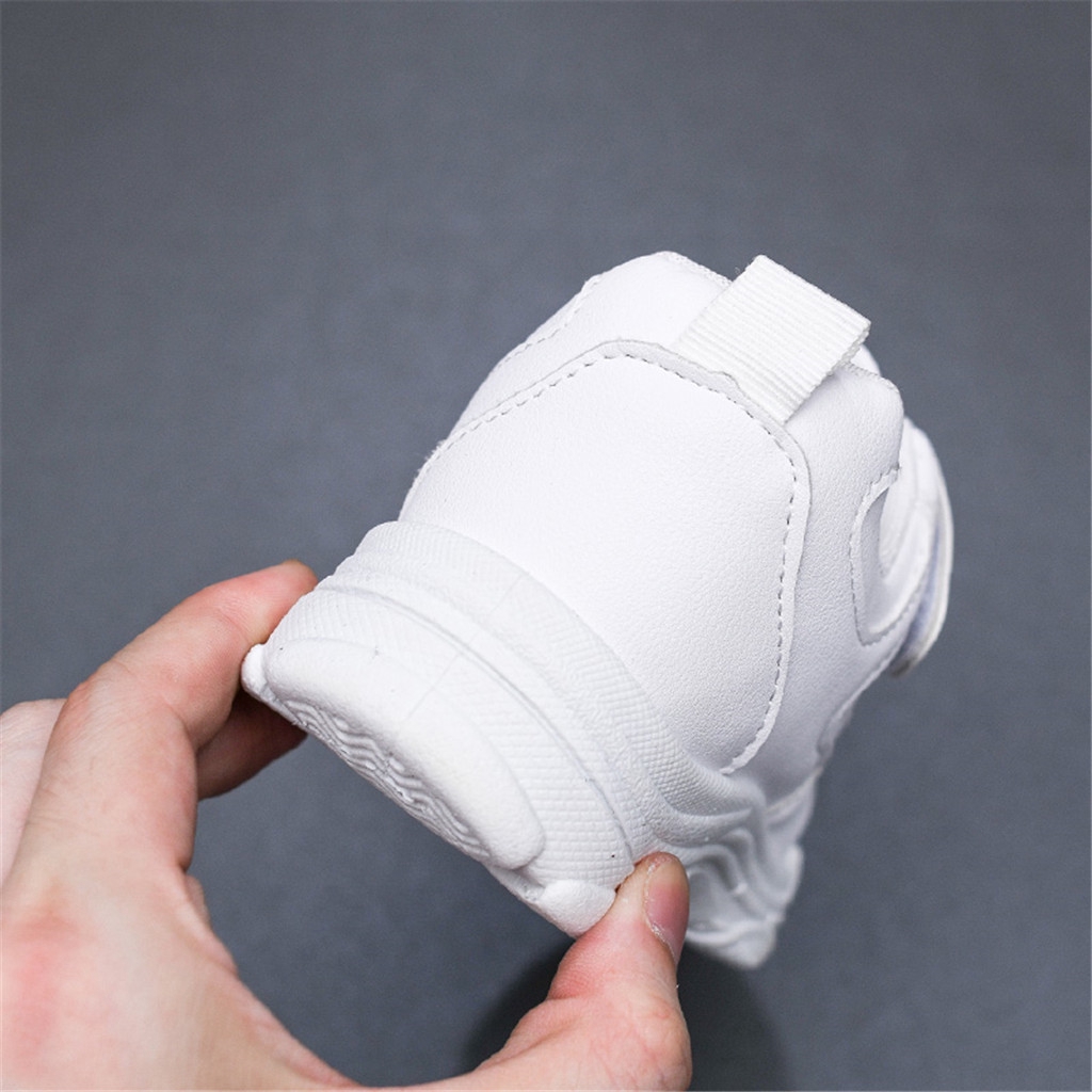 Giày thể thao trắng thời trang năng động cho bé | BigBuy360 - bigbuy360.vn