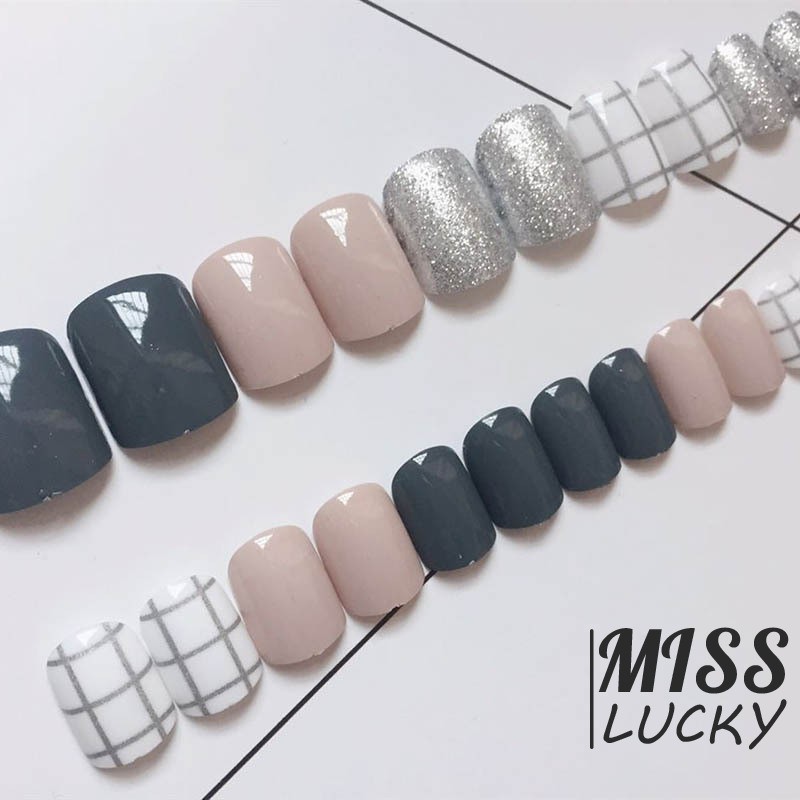 Set 24 móng tay giả màu xanh đậm/ trắng bạc bắt mắt