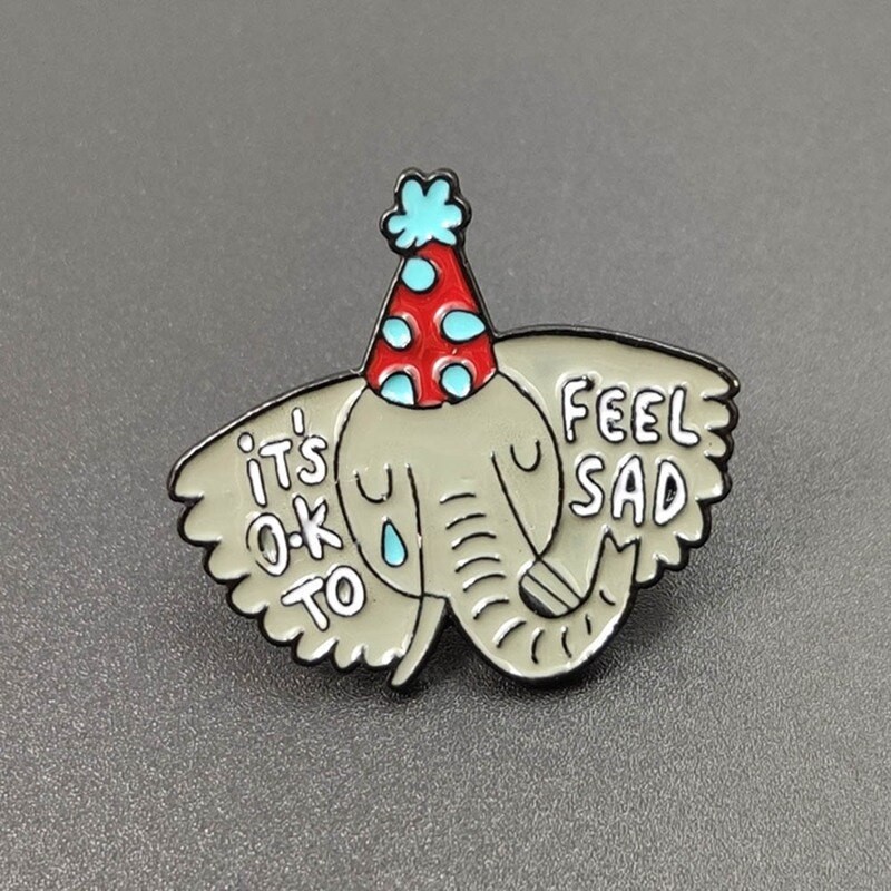 Pin cài áo nhân vật chú voi làm xiếc Dumbo - GC157