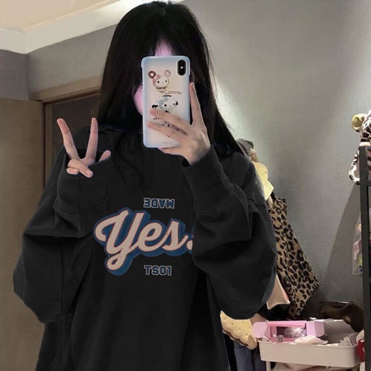 Áo cổ tròn dáng rộng màu xám phong cách retro