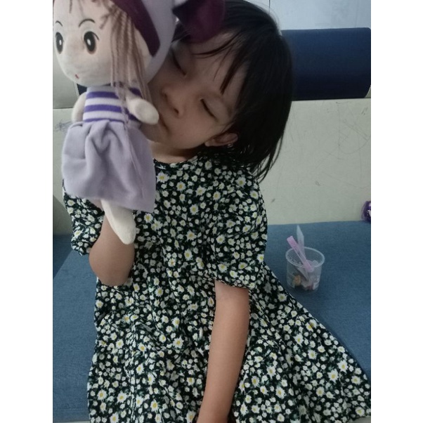 Đầm hoa nhí bé gái