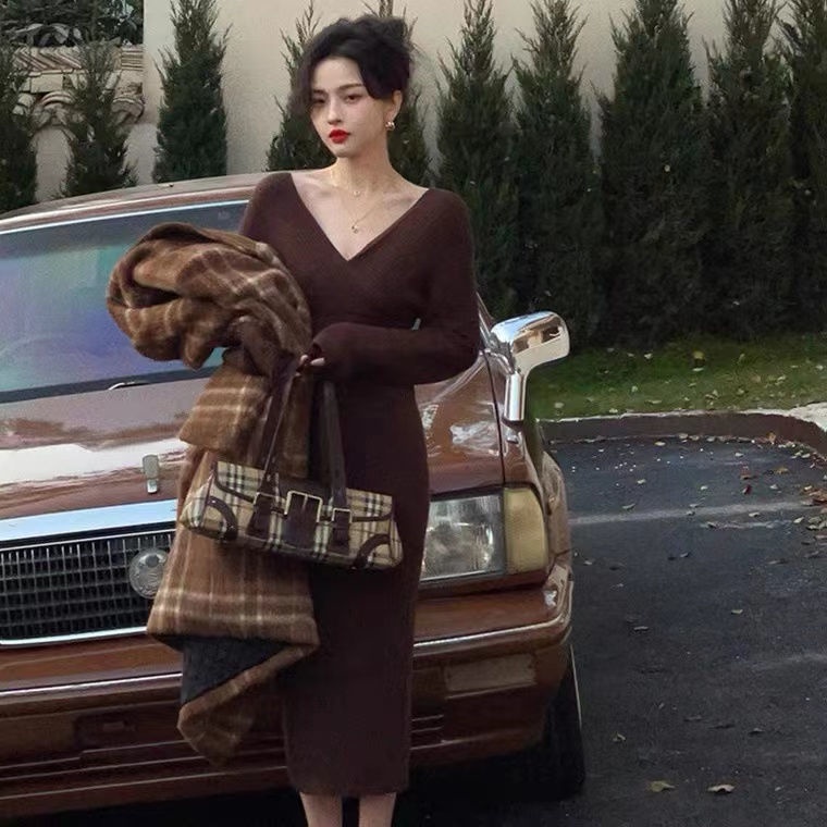 Đầm Dệt Kim Tay Dài Cổ Chữ V Thiết Kế Ôm Sát Tôn Dáng