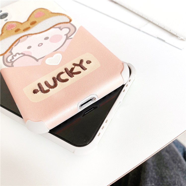 Ốp lưng iphone Happy Couple thêu viền chống va đập 5/5s/6/6plus/6s/6splus/7/7plus/8/8plus/x/xs/11/12/pro/max/plus/promax | BigBuy360 - bigbuy360.vn