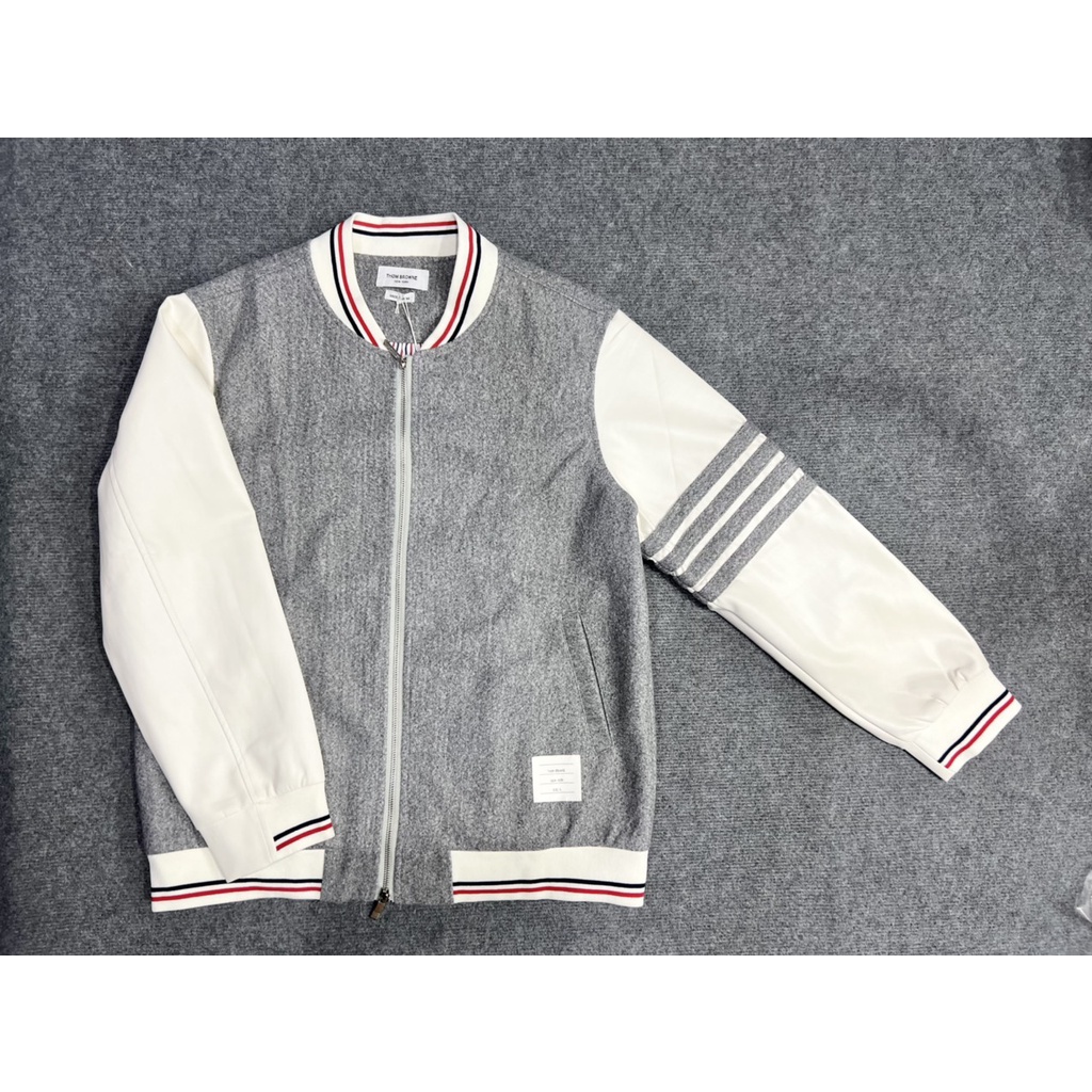 Áo Khoác Nam Nữ Thom Brow.ne Varsity 4-Bar Vải Suede Hàng Thiết Kế Tay Áo Kẻ Sọc Cực Sang Trọng