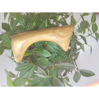 Dụng cụ bấm huyệt  bằng gỗ.