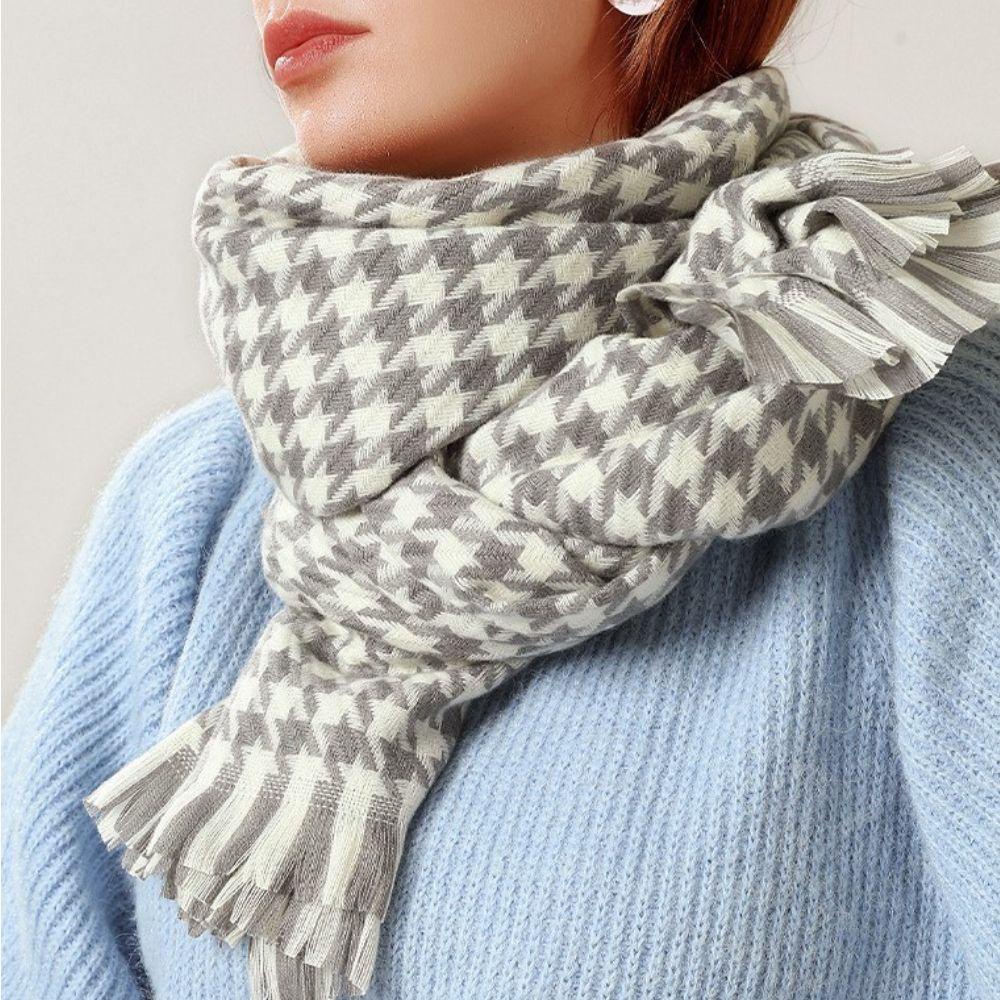 Khăn Choàng Cổ Dệt Kim Họa Tiết Kẻ Sọc Phối Tua Rua Thời Trang Cho Nữ