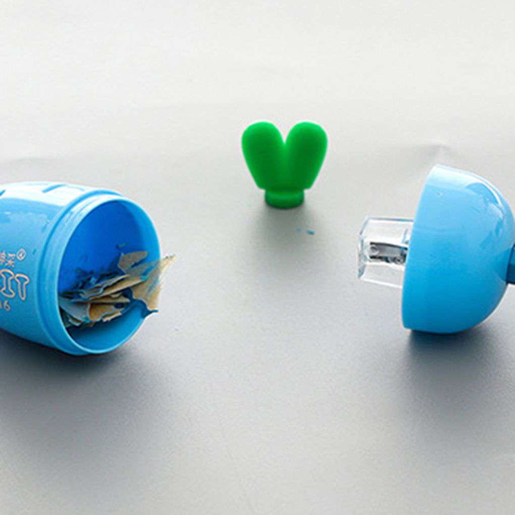 Adorable Carrot Style Plastic Manual Removable Easy Cleanup Student Pencil Sharpeners Color Random