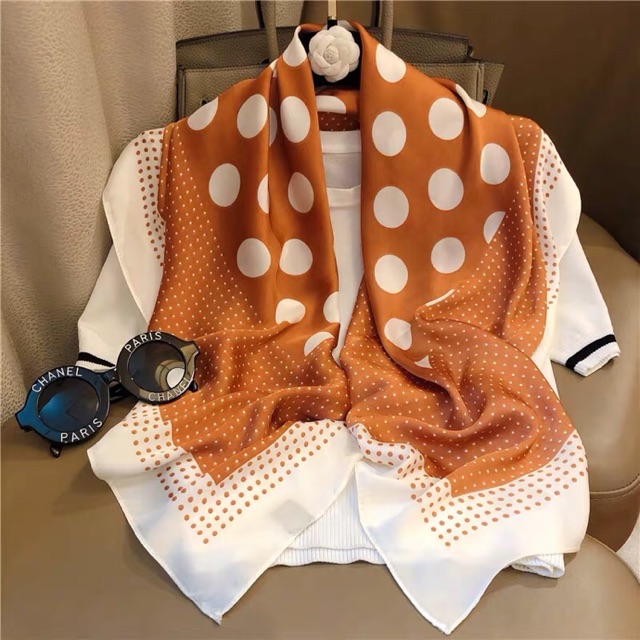 Khăn bi vuông size 90x90. Khăn chấm bi.