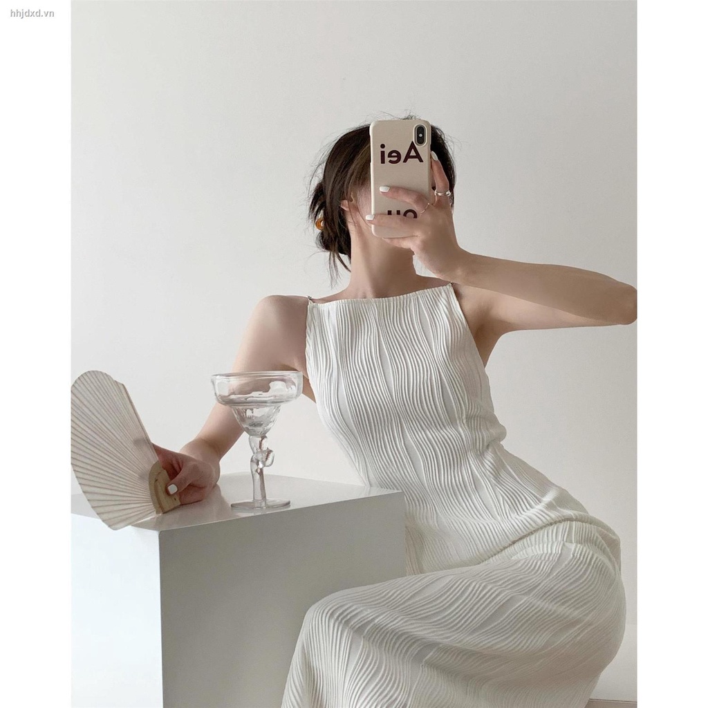 Đầm dáng ôm gắn khóa kim loại phối ngọc trai nhân tạo xinh xắn