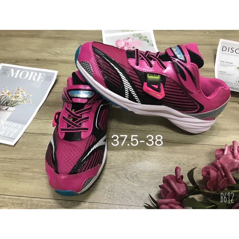 Cobo3 đôi giày thể thao