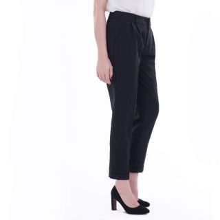 Quần tây size M.