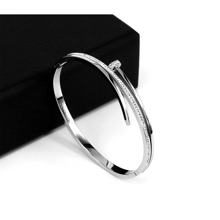 Vòng tay nữ titan cao cấp hình cây đinh đính đá siêu đẹp, bền màu, hợp thời trang