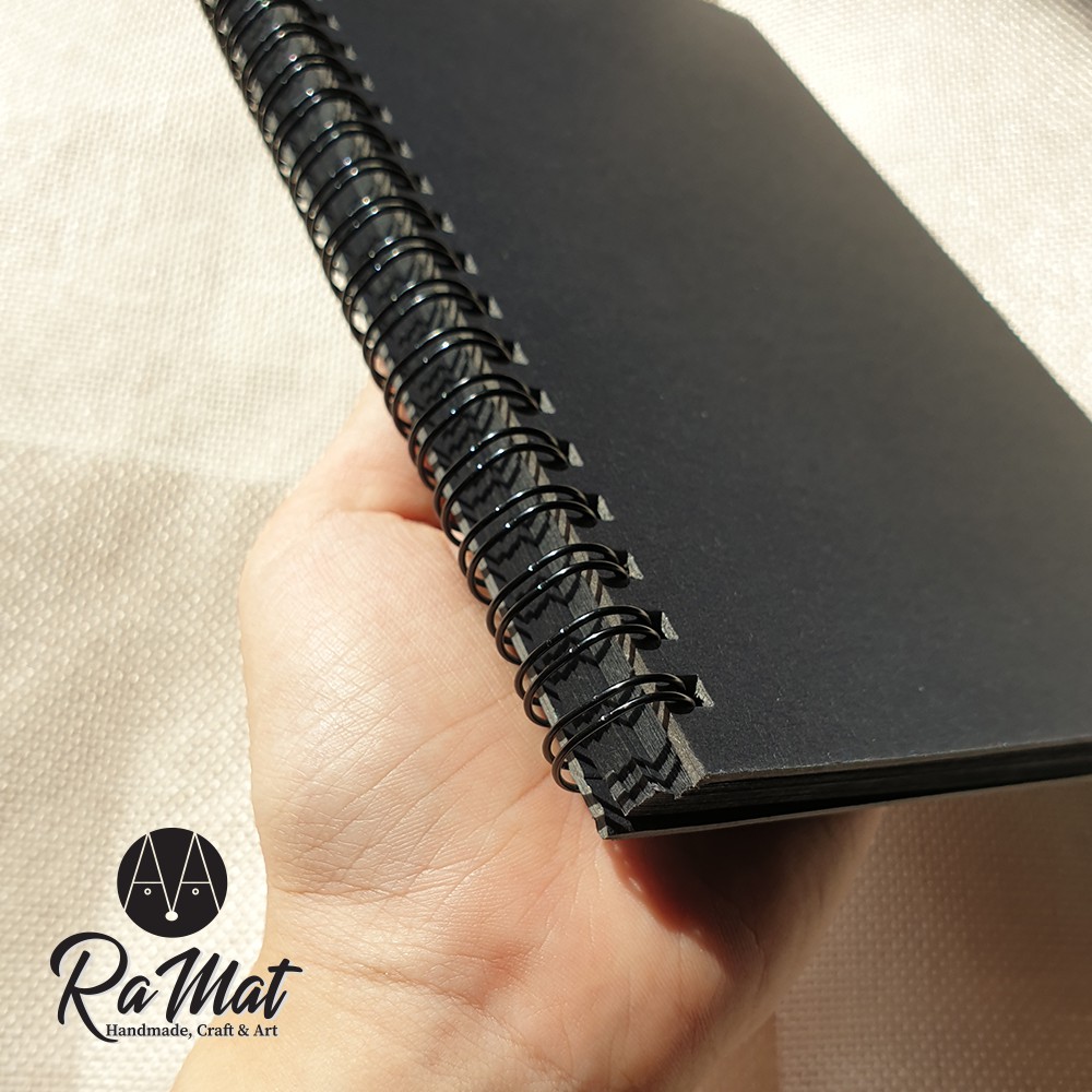 Album Ảnh Ruột Đen Gáy Lò Xo - Size A5 - Gáy sổ chiều dài