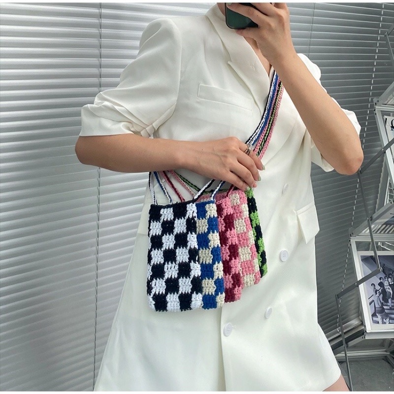 TÚI ĐỰNG ĐIỆN THOẠI LEN MÓC HANDMADE ĐEO CHÉO HOẠ TIẾT BÀN CỜ CHECKERED CUTE