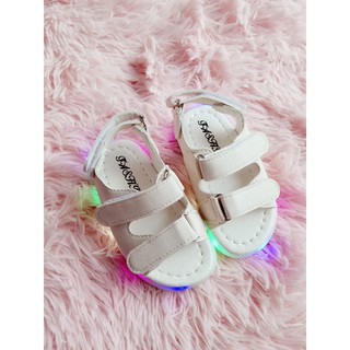 Giày sandal 2 quai có đèn cho bé