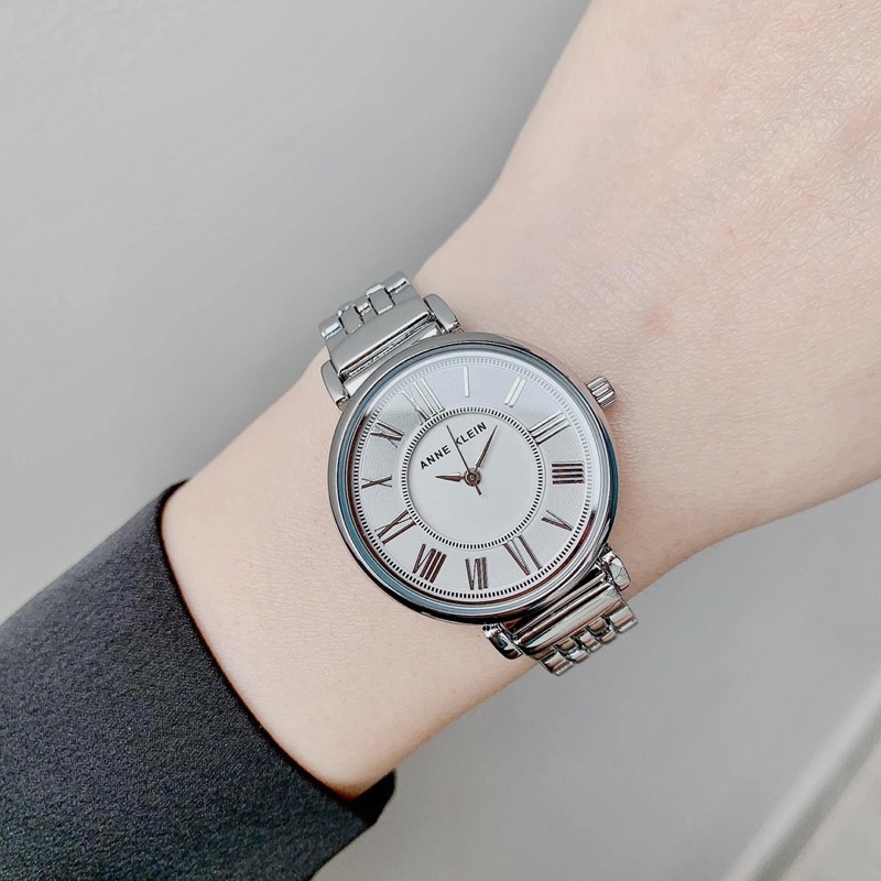 Đồng hồ nữ ANNE KLEIN model AK/2159SVSV dây kim loại dáng cổ điển