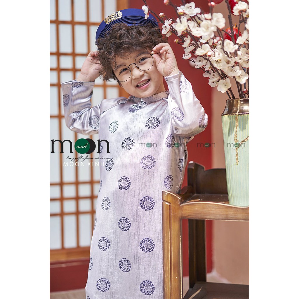 Áo dài tết cho bé trai VNS 335  của Moon Xinh Họa tiết chữ Phúc may mắn Màu ghi Chất gấm lụa mát, sóng vải