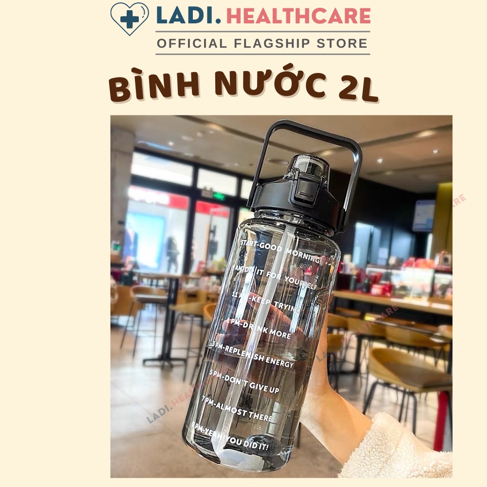Bình nước 2 lít tặng Sticker dành cho người lười uống nước LADI, bình nước suốt 2L có ống hút, vạch chia nhắc giờ