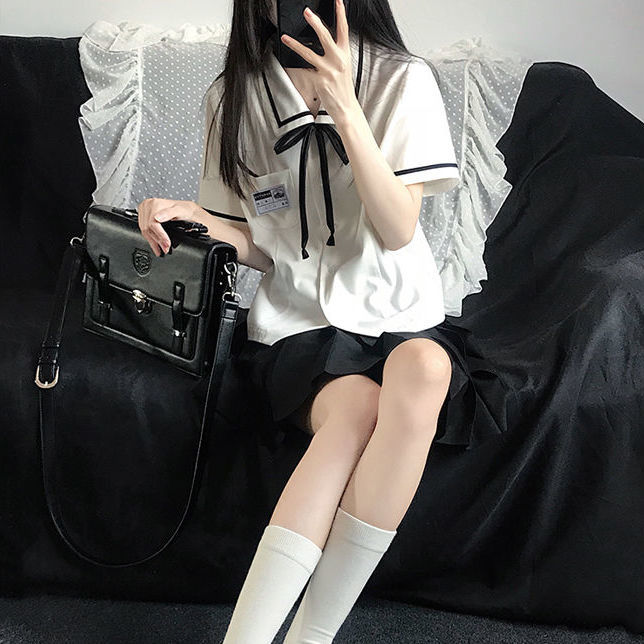 Áo Đồng Phục Học Sinh Ngắn Tay Ôm Dáng Xinh Xắn Dành Cho Nữ