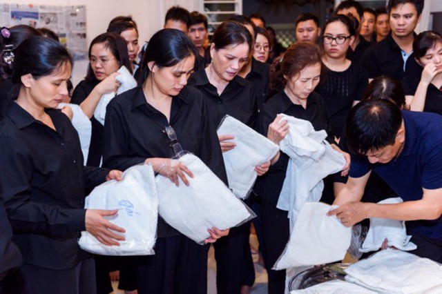 Áo Sơ Mi Đen Tang Lễ Nam Nữ
