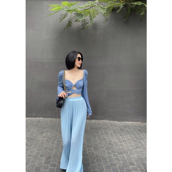 Set áo thun xoắn ngực tay loe + Quần suông dập ly