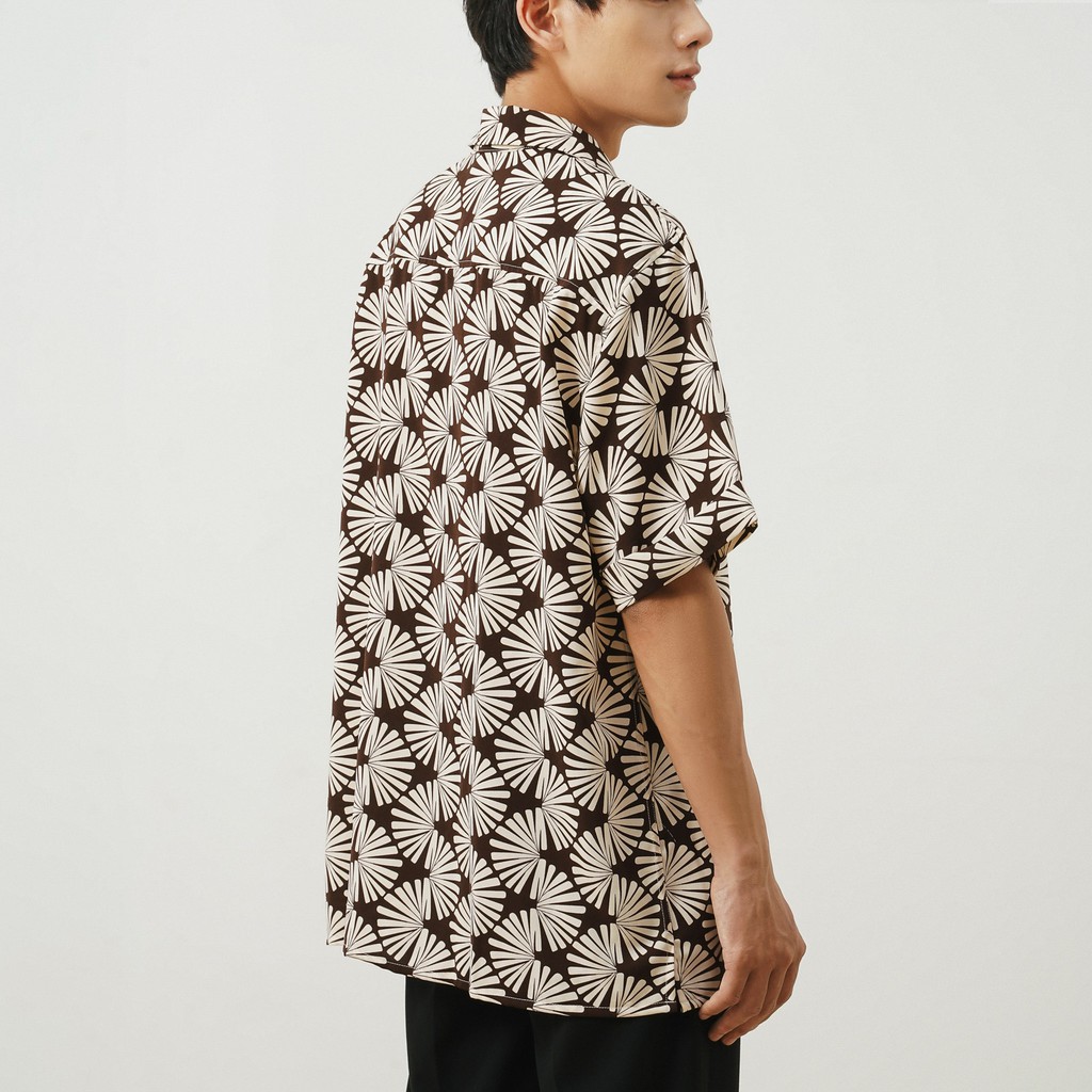 Áo Sơ Mi Cộc Tay Cổ Ve Nam Hoạ Tiết Quạt Nâu UNICUS Koni Shirt | BigBuy360 - bigbuy360.vn