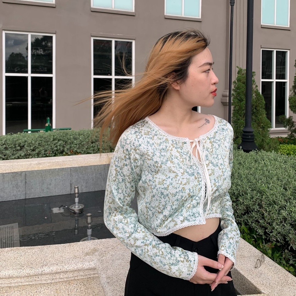 Áo Croptop hoa thiết kế