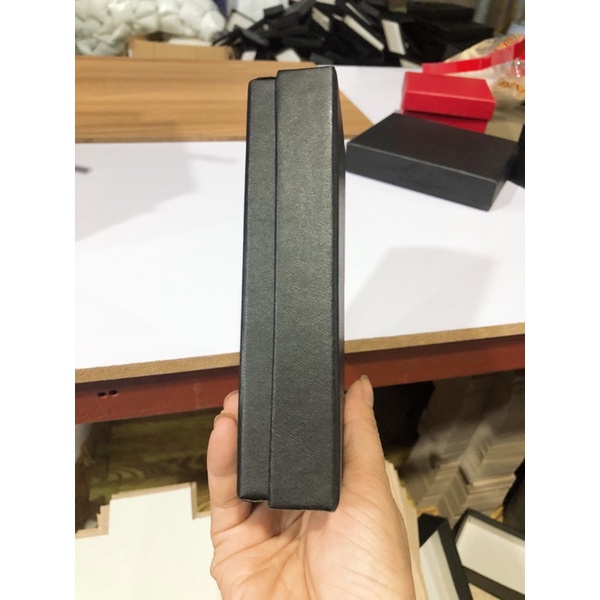 Hộp đựng đồng hồ dài kích thước 14x6x2,5cm có lót mút
