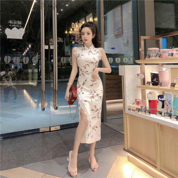 Sườn xám hoa nhí phối ren sexy