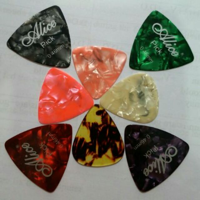 Pick guitar