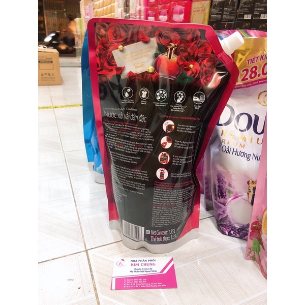 Túi nước xả Downy Hương nước hoa Đam mê (Màu Đỏ) 1,35L