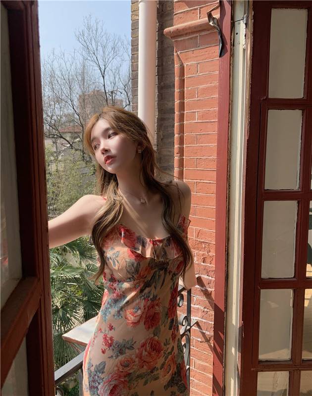 [QUÀ TẶNG LÀ GÓI XẢ VẢI BẠN NHÉ] Váy nữ hai dây đẹp dáng dài 2021, Đầm nữ midi chất voan hoa phối ren ngực màu đỏ hồng | BigBuy360 - bigbuy360.vn