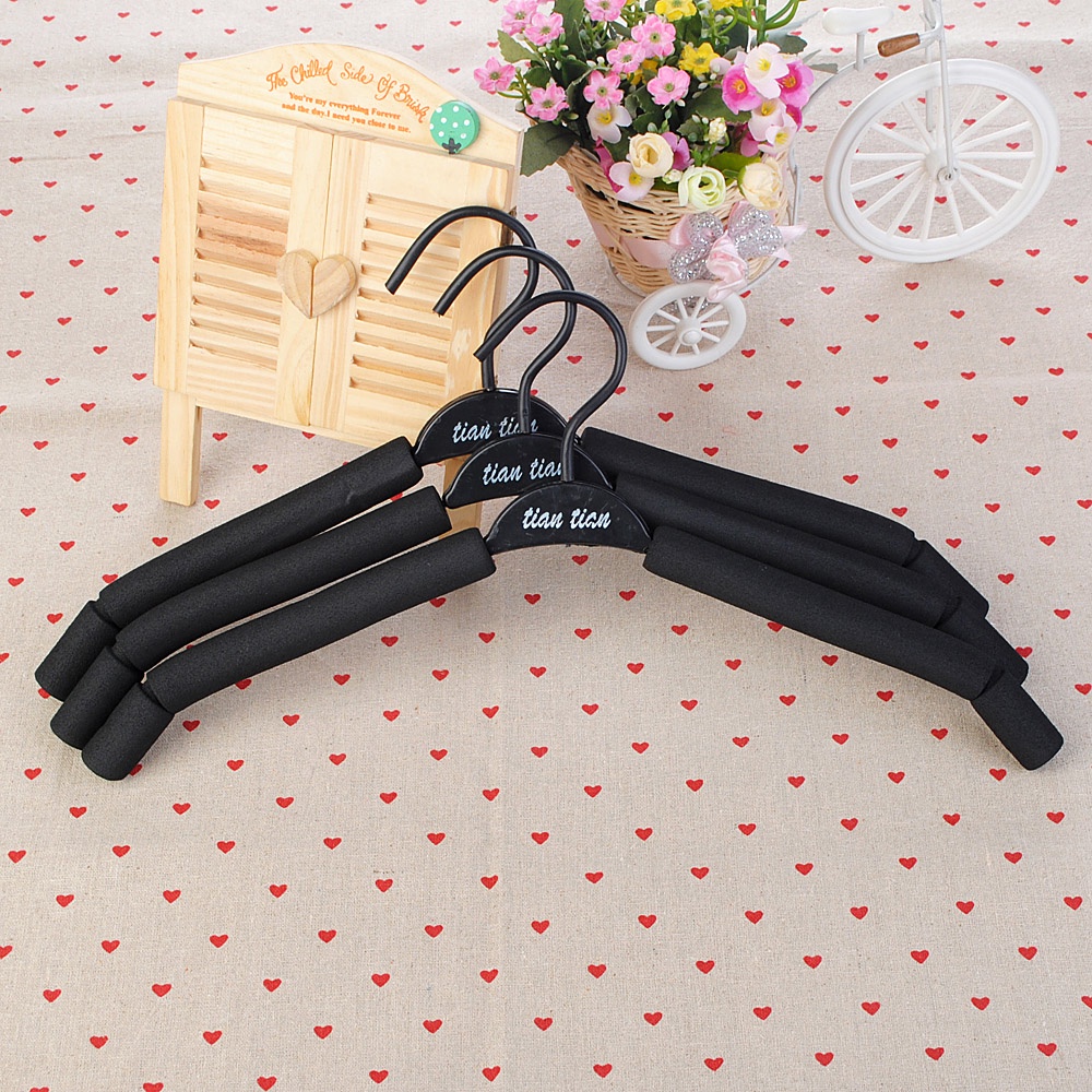 Móc treo quần áo bằng xốp chống trượt tiện dụng