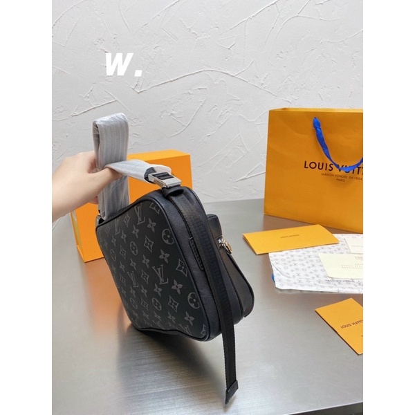 TÚI ĐEO CHÉO NAM NỮ LV3501 DÁNG CẶP DA THẬT LOCK  MESSENGER FULLBOX SUPER SẴN SHIP GRAB SIZE 25 SMANO