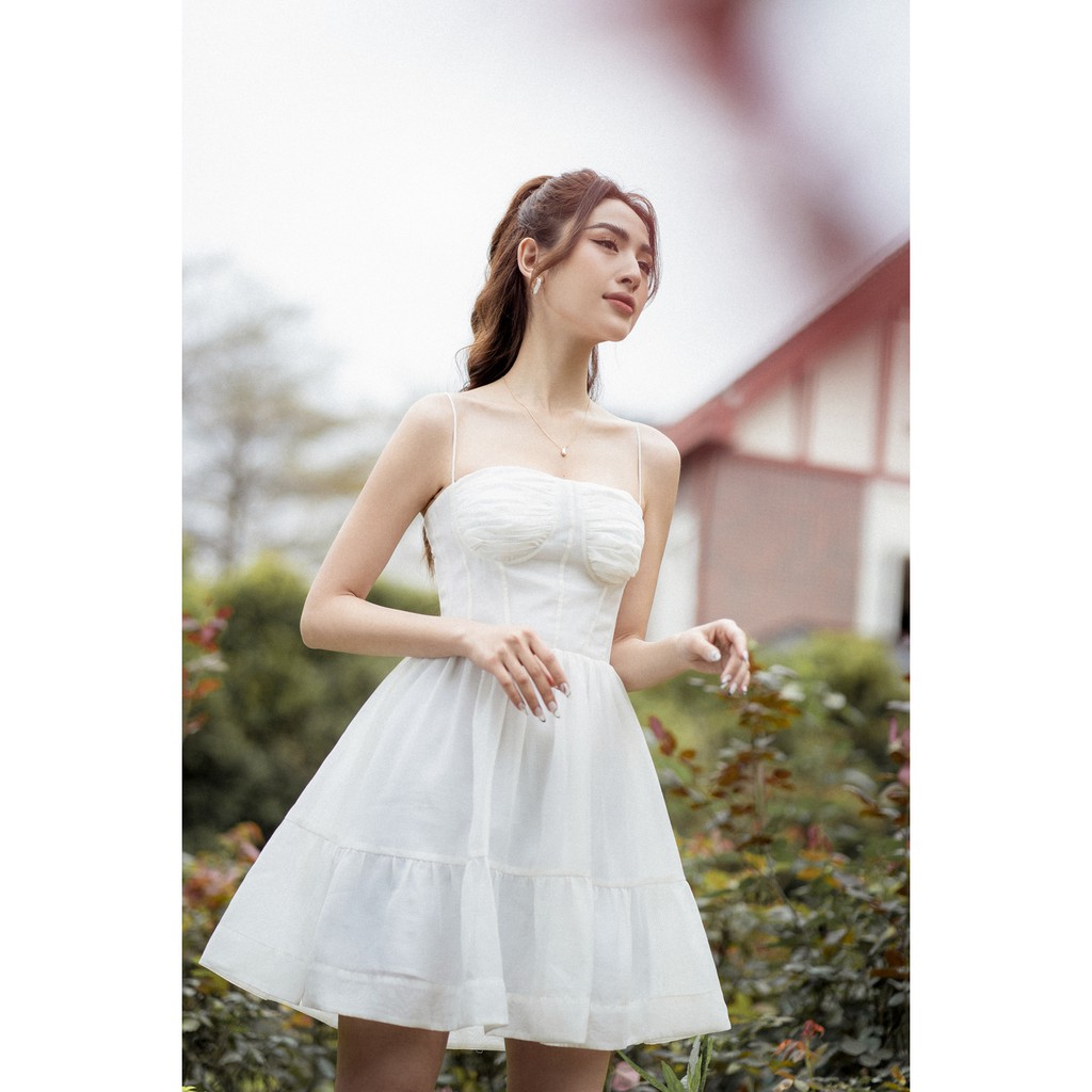 Đầm dai dây RECHIC babydoll xếp ly ngực Dulcie màu trắng