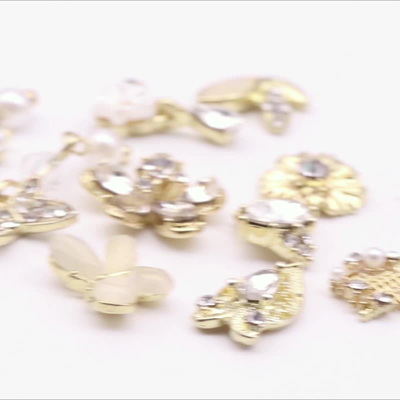 [Hàng mới về] Hạt cườm kim loại đính đá/ngọc trai giả hình bướm thời trang Nhật trang trí móng DIY