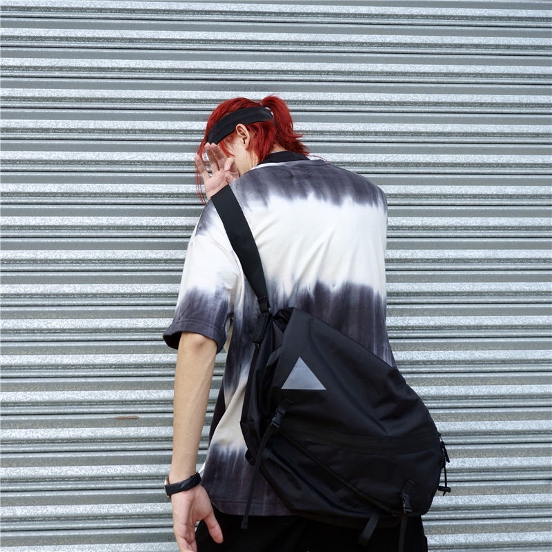 Túi đeo chéo phong cách hip hop cá tính