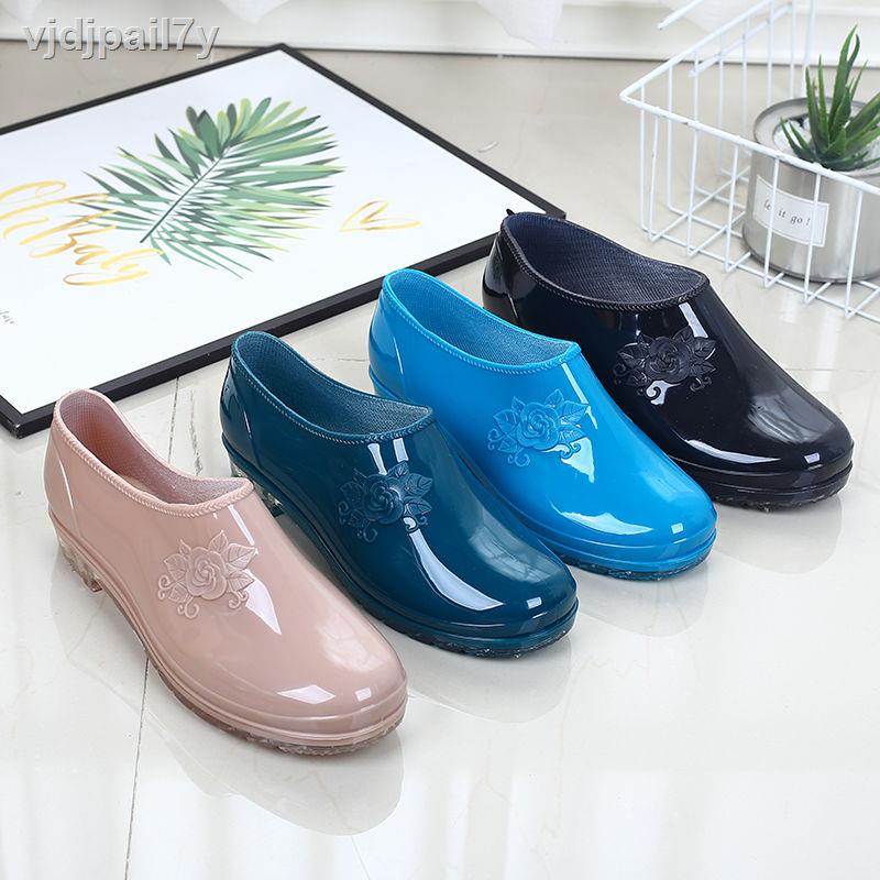 Giày đi mưa mùa xuân và hè thời trang của phụ nữ ống thấp ngắn nhà bếp chống trượt nước miệng nông làm việc cao su