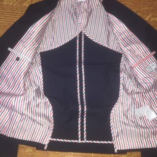 ÁO THOM BROWNE