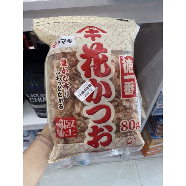 Cá ngừ bào và rong biển sấy khô
