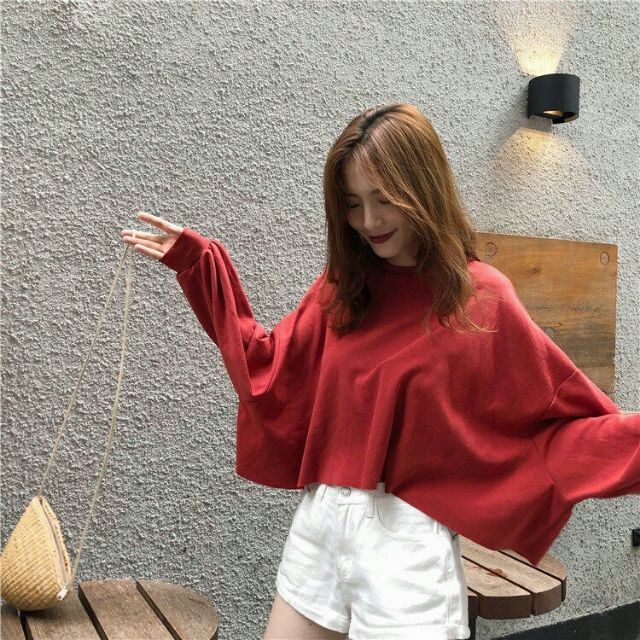 Áo thun CROPTOP tay dài phôm rộng đẹp.