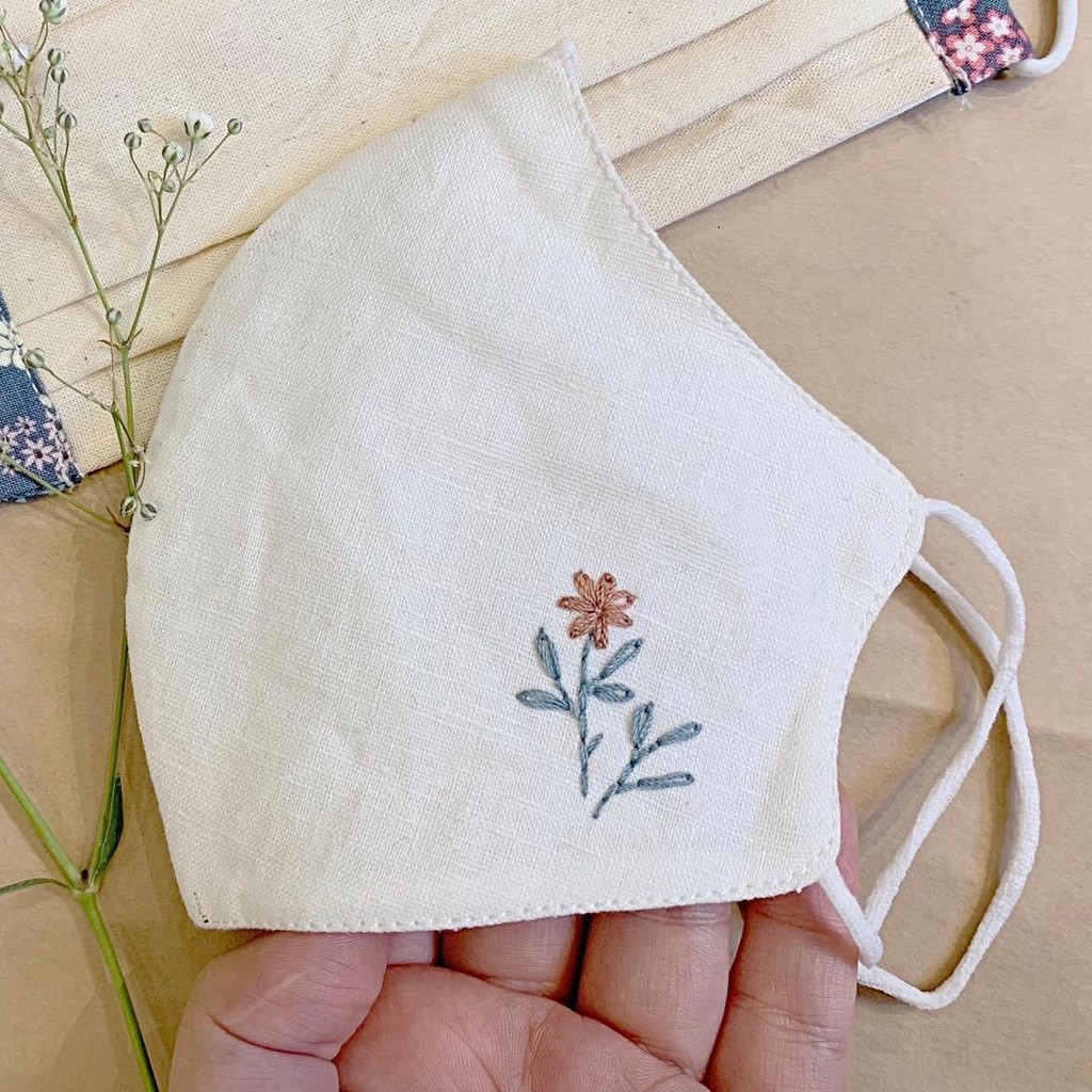 Khẩu trang thêu hoa Ramé