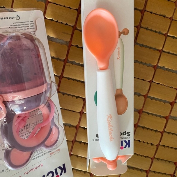 Thìa cảm biến nhiệt độ Kichilachi siêu mềm không chứa BPA an toàn cho bé