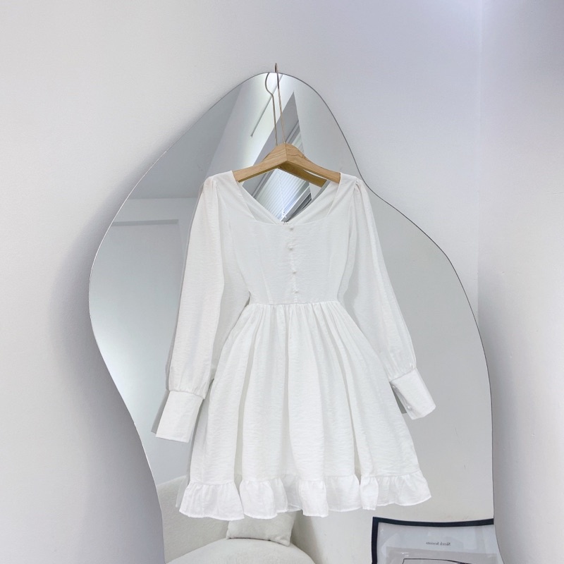 ĐẦM TRẮNG CHÂN BÈO NÚT CỔ VUÔNG TAY DÀI BO