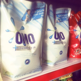Nước giặt Omo dịu nhẹ trên da túi 2,4kg