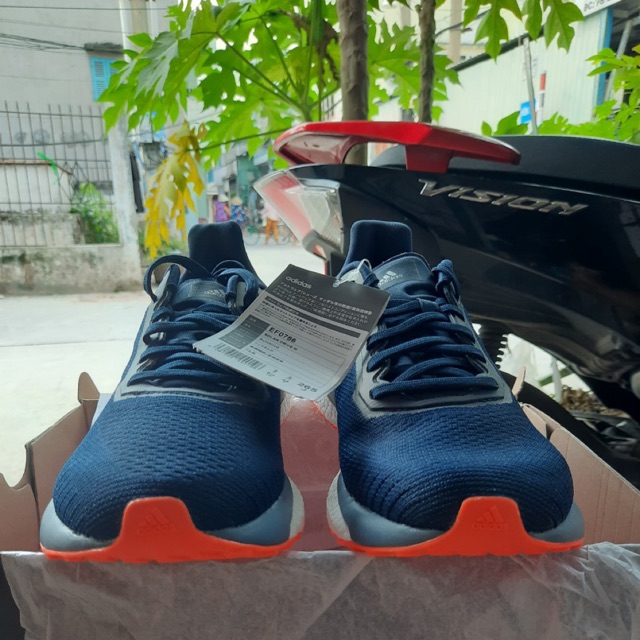 Giày chuẩn auth