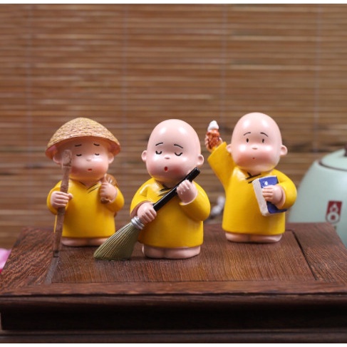 Bộ 3 chú tiểu áo vàng dễ thương