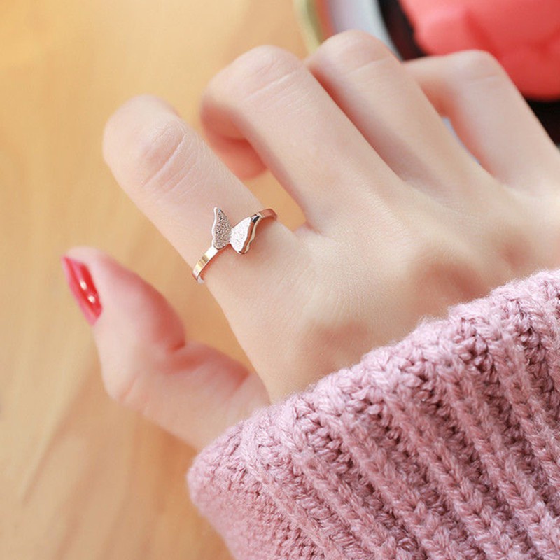 Nhẫn nữ titan không gỉ không phai màu hình bướm phun cát xinh xắn thời trang thanh lịch