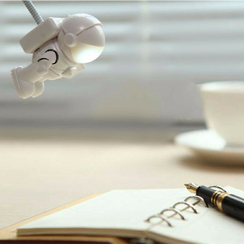 USB LED NHÀ DU HÀNH VŨ TRỤ